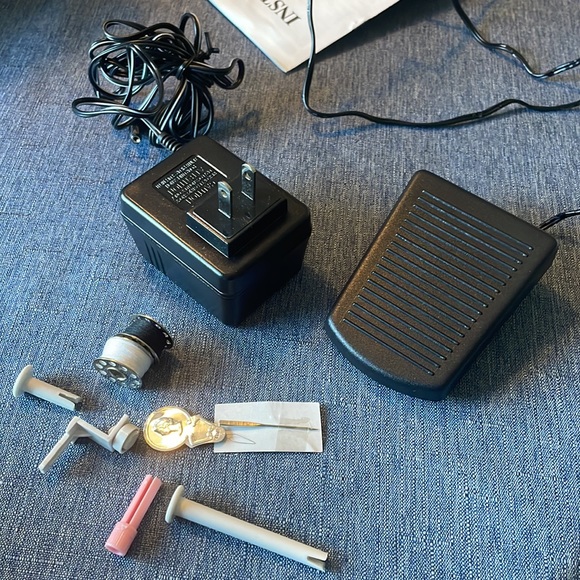 Pink Lillian Vernon Sew Cute Beginner Sewing Machine - Picture 4 of 10